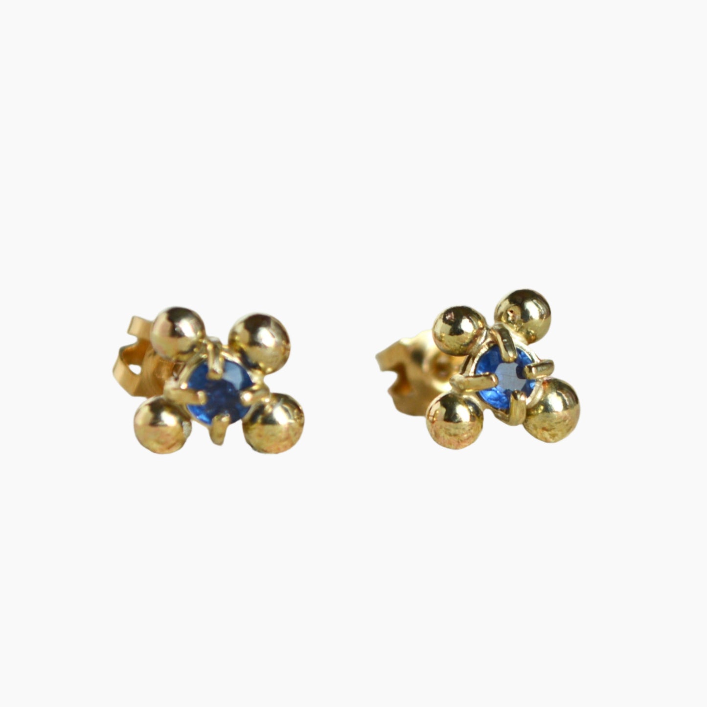 sapphire stud earrings set un yellow gold