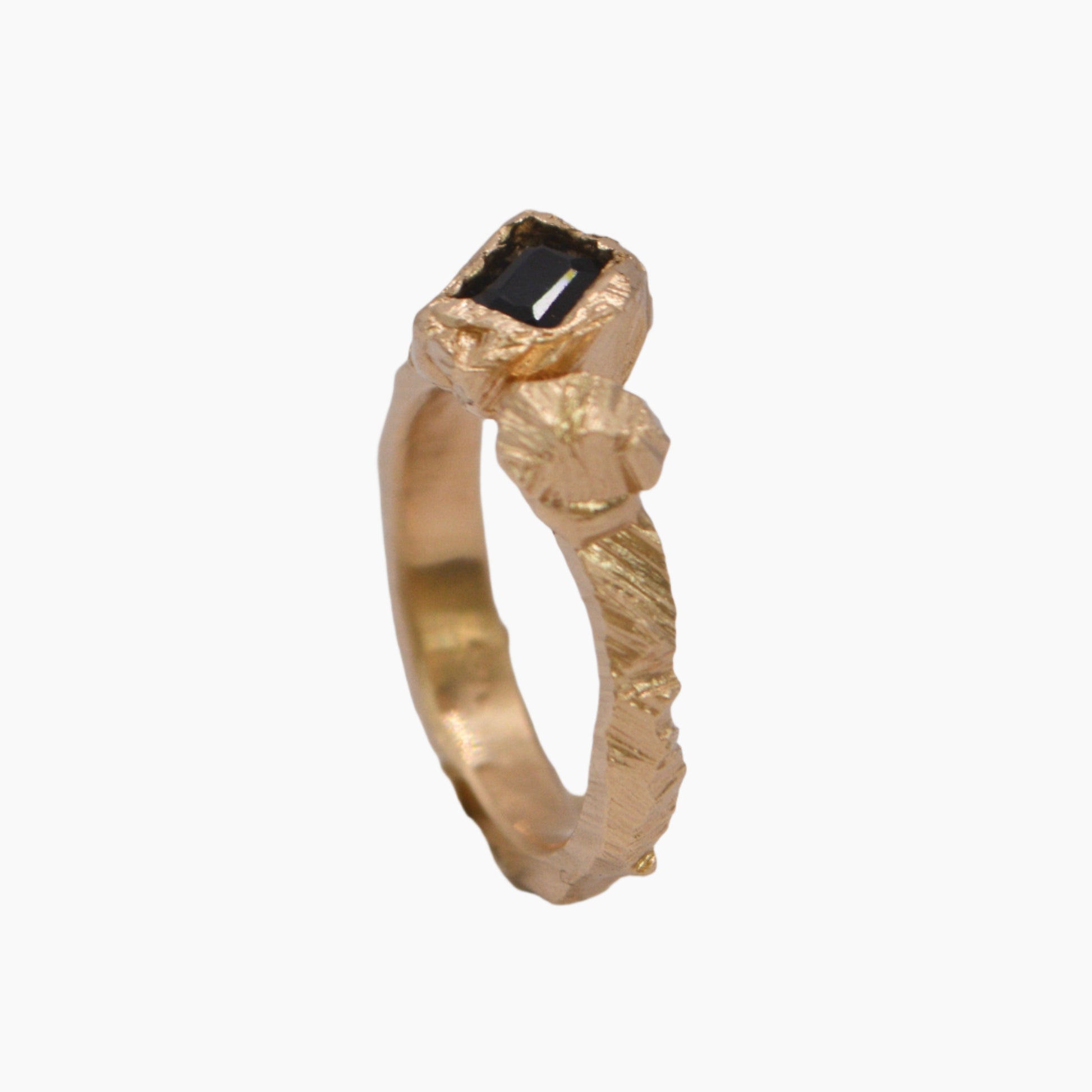 14ct yellow gold nature inspired ring featuring rock textured surface and sapphire stone