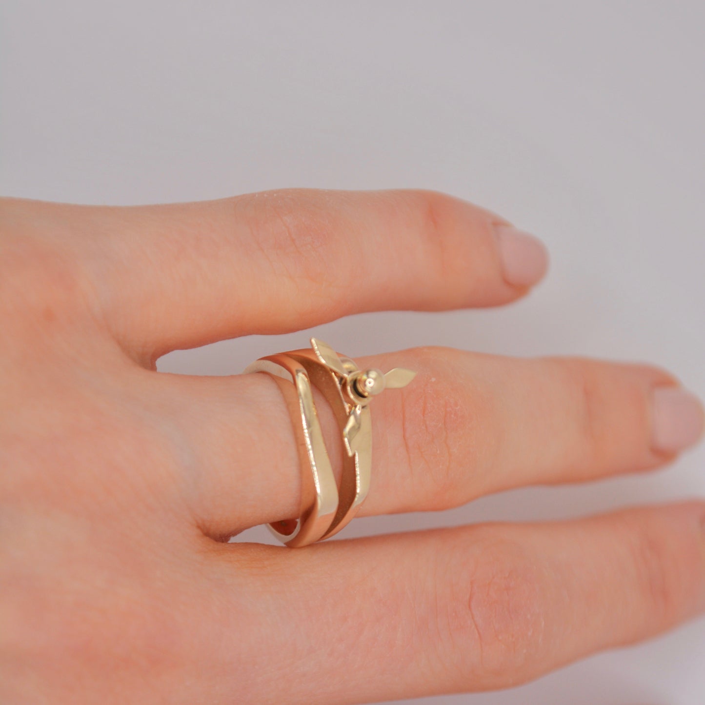 propeller ring in solid yellow gold