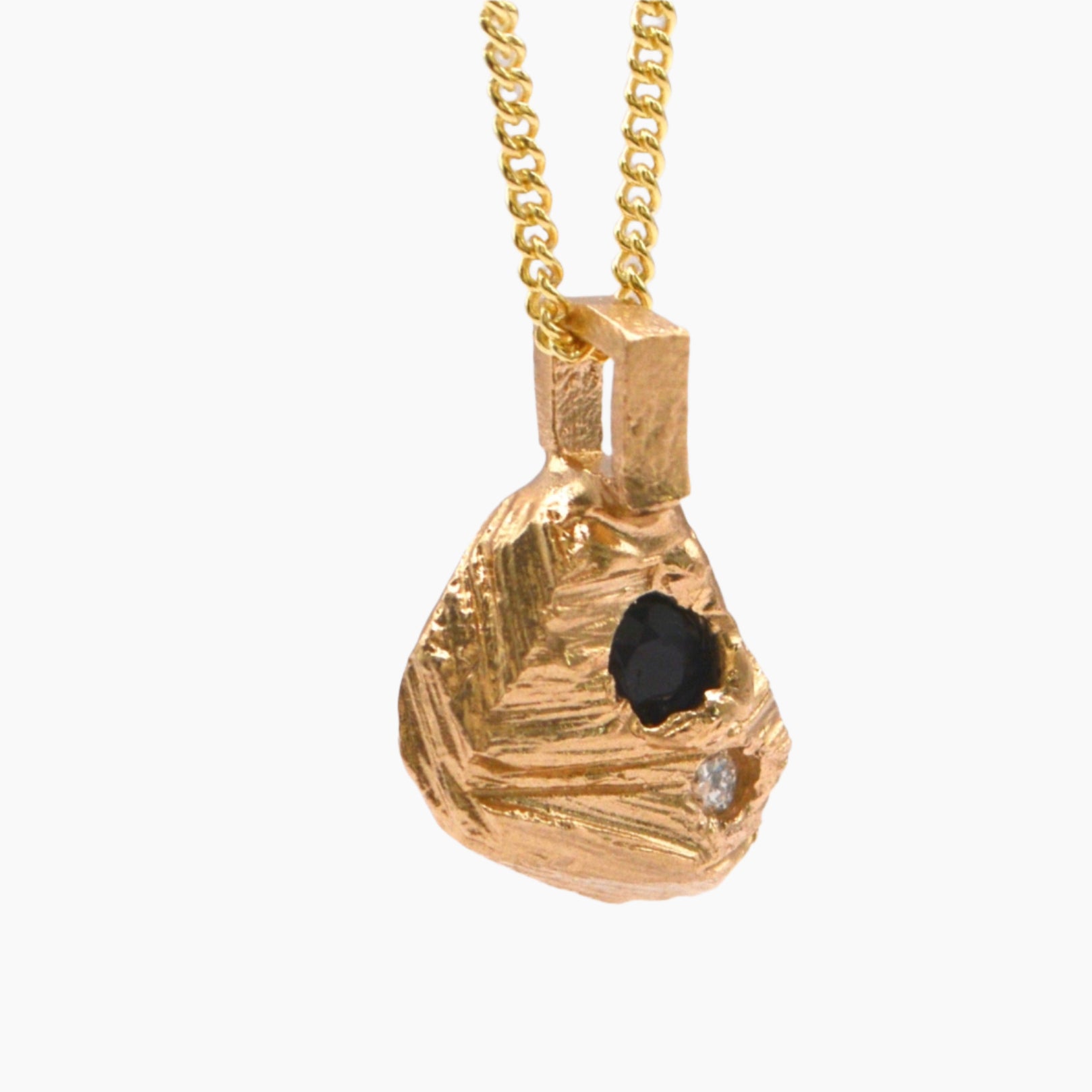 pendant set in yellow gold featuring sapphire and diamond 